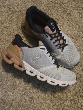 On Cloud Helion Cloudtec Shoes